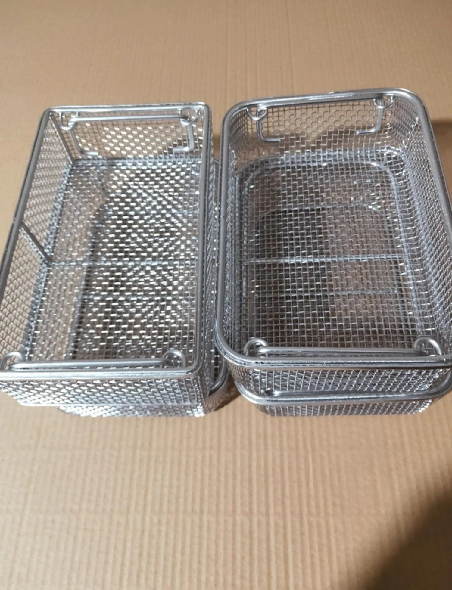 Sterilisationskorb for Instrumente aus Metall mit Deckel, Laborschalen, Gitterkorb aus Edelstahl 304, Instrumentenschale und perforierte Gitterkörbe, for Krankenhaus, Klinik(20x15x5cm/8x5.9x2in)